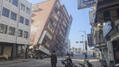 Gempa bumi 'terkuat dalam 25 tahun' guncang Taiwan, setidaknya tujuh orang meninggal, lebih dari 700 terluka, dan 77 orang masih 'terjebak'