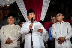 Prabowo-Gibran 'pemenang Pilpres 2024', kubu Anies resmi layangkan gugatan ke MK, tim Ganjar segera mendaftar