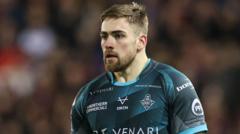 Hewitt signs new deal with Huddersfield