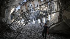 Menghitung penghancuran masjid dan gereja bersejarah di Gaza