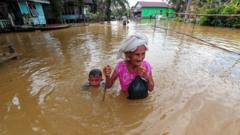 Petir dan puting beliung di Jawa Barat, Banjir di Jawa Tengah dan Lampung - Kenapa terjadi cuaca ekstrem dan sampai kapan?