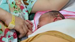 Cuti melahirkan selama enam bulan, menguntungkan atau merugikan ibu pekerja di Indonesia?