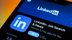 Por qué se han disparado las «ofertas de trabajo fantasma» en plataformas como LinkedIn (y cómo dificultan tu búsqueda de empleo)