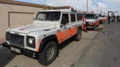 আল-শিফা হাসপাতাল থেকে রোগীদের সরিয়ে নেওয়ার জন্য ১৪টি অ্যাম্বুলেন্স হাসপাতালে পৌঁছেছে।