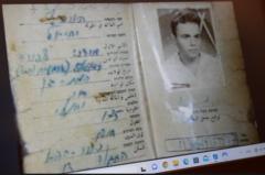 بطاقة هوية الجندي الإسرائيلي يحيئيل هوروفيتس والتي عثر عليها يوني ضمن مشروعه لتجميع مقتنيات الجنود الإسرائيليين