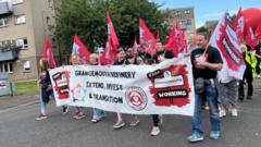 Grangemouth workers rally to save oil refinery jobs