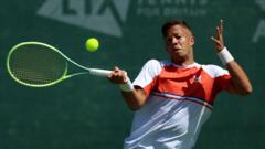 GB's Clarke beats Schwartzman in Wimbledon qualifying