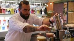 Arab Saudi akan buka toko minuman beralkohol pertama di Riyadh setelah lebih dari 70 tahun dilarang