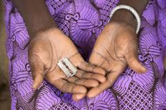 Pourquoi la loi autorisant les mutilations génitales féminines fait débat en Gambie