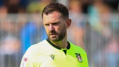 Veteran keeper Howard signs new Wrexham deal