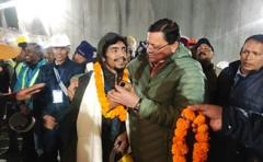 ১৭দিন পর উদ্ধার ৪১জন কর্মীদের একজন।