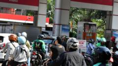 Antrean panjang di pom bensin Bogor