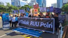 Revisi UU Polri: 'Perubahan aturan seharusnya fokus hentikan munculnya korban salah tangkap atau kekerasan polisi'