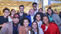 Bir grup genç Brezilyalı aktivist Şarm el Şeyh'te Lula ile biraraya geldi