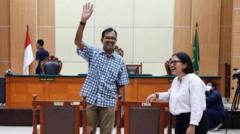 Haris Azhar dan Fatia Maulidiyanti divonis bebas dari kasus 'lord' Luhut Pandjaitan