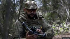 रूस-यूक्रेन युद्ध: खारकिएव की रक्षा कर रहे यूक्रेन के ड्रोन दस्ते ‘पीकी ब्लाइंडर्स’ से मिलिए