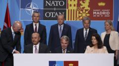 NATO Genel Sekreteri Jens Stoltenberg’in de girişimleriyle Türkiye, İsveç ve Finlandiya, 29 Haziran’da Madrid’de üçlü bir protokol imzalamış ve ancak bu adımla iki ülkenin ittifaka davet edilmelerinin önü açılmıştı. 