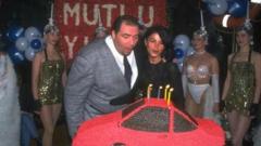 Hakan Kenan Şeranoğlu tarafından kurulan Titan zincirine 1990'larda 30 binden fazla kişi üye oldu.