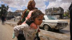 “Mis hijos se aferran a mí mientras los perros desentierran cadáveres»: las aterradoras escenas que viven los palestinos en Rafah