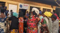 Chronique en images d'un vote mouvementé en RD Congo