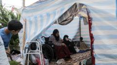 İsrail bombardımanında evi yıkılan bir aile Şifa Hastanesi yerleşkesine çadır kurmuş.