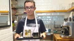 Kisah pemuda Indonesia dengan down syndrome yang menguasai tiga bahasa dan gemar memasak