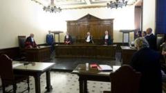 Vatican leaks: Two arrested in new scandal - BBC News