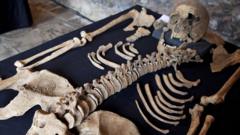 Black Death skeletons unearthed by Crossrail project - BBC News
