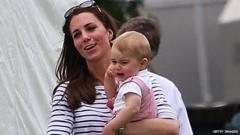 Prince George photographed walking - BBC News