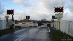 Ufton Nervet rail crash: Why is level crossing still open? - BBC News