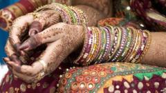 Angry Indian bride marries wedding guest - BBC News