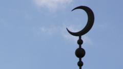 Crescent atop East London Mosque