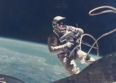 In pictures: Vintage Nasa photographs for sale - BBC News