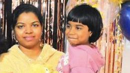 Anju Asok and daughter Janvi Saju