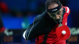 Ibrahim Hamadtou jogando tênis de mesa