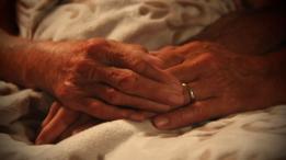 Close das mãos de Norma