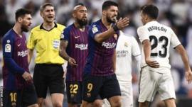 تأجيل مباراة الكلاسيكو بين ريال مدريد وبرشلونة لأسباب أمنية