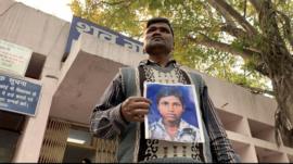दिल्ली हिंसा: आख़िर नौ दिनों से लापता धर्मेंद्र कहां है?