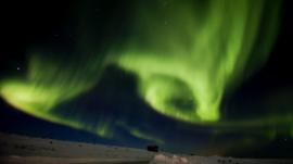 ¿De dónde vienen los escalofriantes sonidos que produce la aurora boreal?