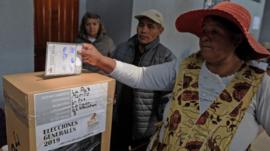 Anuncian elecciones presidenciales en Bolivia para mayo