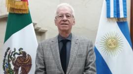 La renuncia del embajador mexicano acusado de robar un libro tras revelarse que padece un problema neurológico