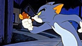 Still showing Tom hold Jerry in his fist in 1992 movie