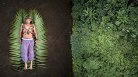 Imagens de indígenas ameaçados da Amazônia vencem prêmio de fotografia da Sony