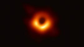 Demasiado grande para existir: hallan agujero negro inexplicable para los astrónomos