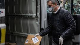 Qué están haciendo Amazon, eBay y las grandes tiendas online para evitar la especulación de precios por la pandemia del coronavirus