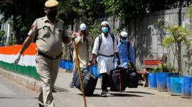 कोरोना वायरस: तबलीग़ी जमात, पुलिस, दिल्ली सरकार और केंद्र पर उठते सवाल