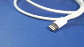 Por qué Europa quiere forzar a Apple a que deje de usar su cable 