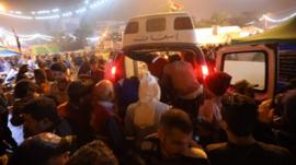 مظاهرات العراق المطعم التركي متظاهرون على جبل أحد وسط بغداد
