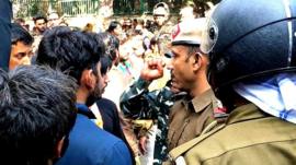 JNU: छात्रों ने पुलिस पर लाठीचार्ज का लगाया आरोप, पुलिस ने किया ख़ारिज