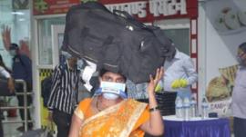 कोरोना लॉकडाउनः जब हवाई जहाज़ से आए झारखंड के प्रवासी मज़दूर